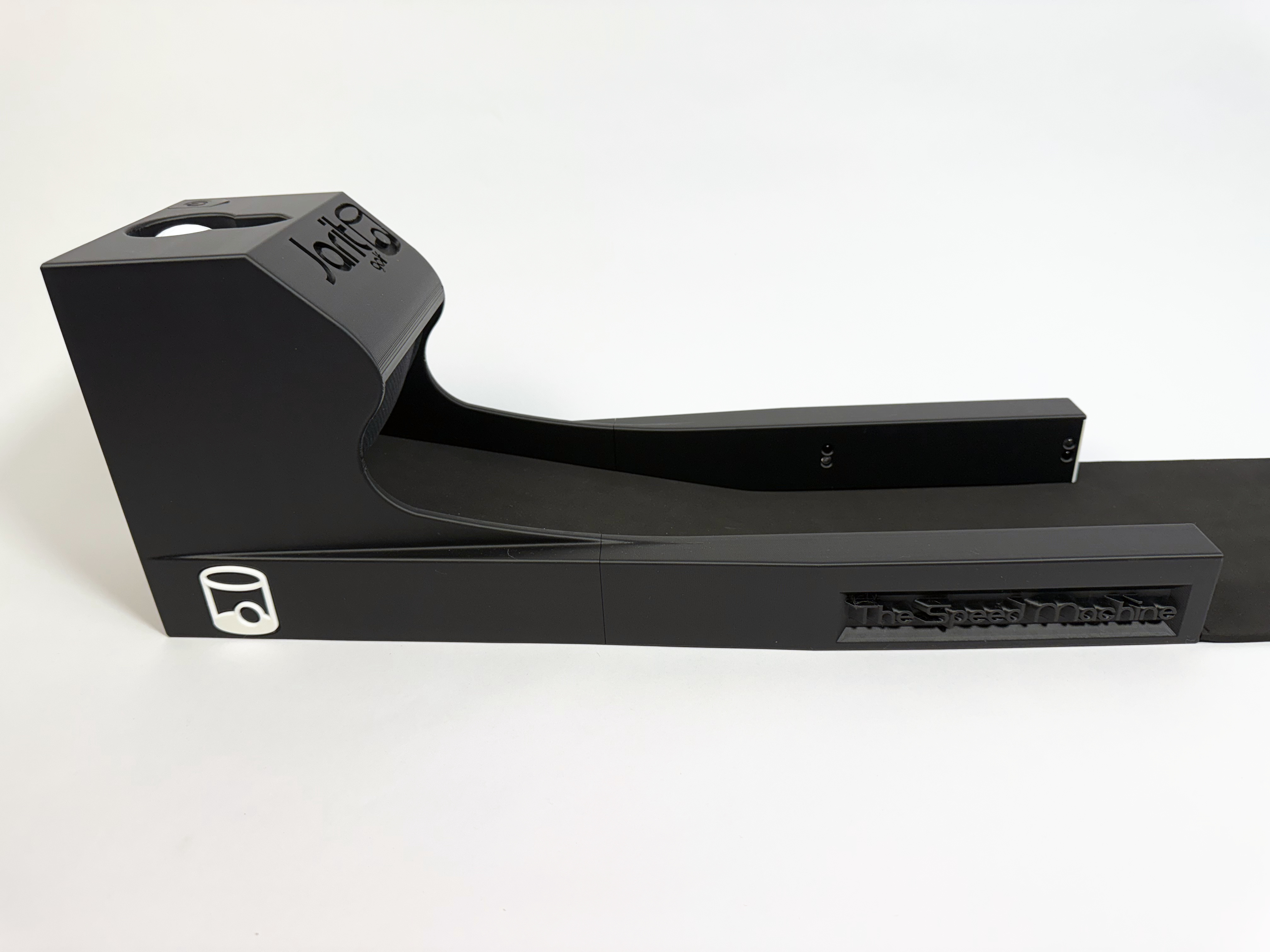 Side profile of the Speed Machine: the tower, the curved ramp down to the mat and the raised The Speed Machine nameplate on the rail